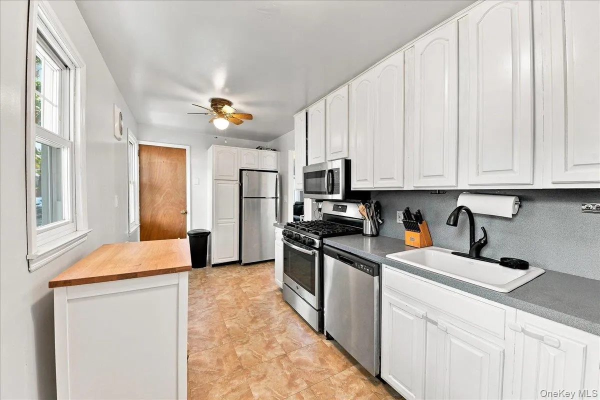 30 Chaffee, New York, NY, 3 Bedrooms Bedrooms, 7 Rooms Rooms,2 BathroomsBathrooms,Residential,For Rent,Chaffee,0,1049710 30 Chaffee, New York, NY, 3 Bedrooms Bedrooms, 7 Rooms Rooms,2 BathroomsBathrooms,Residential,For Rent,Chaffee,0,1049710