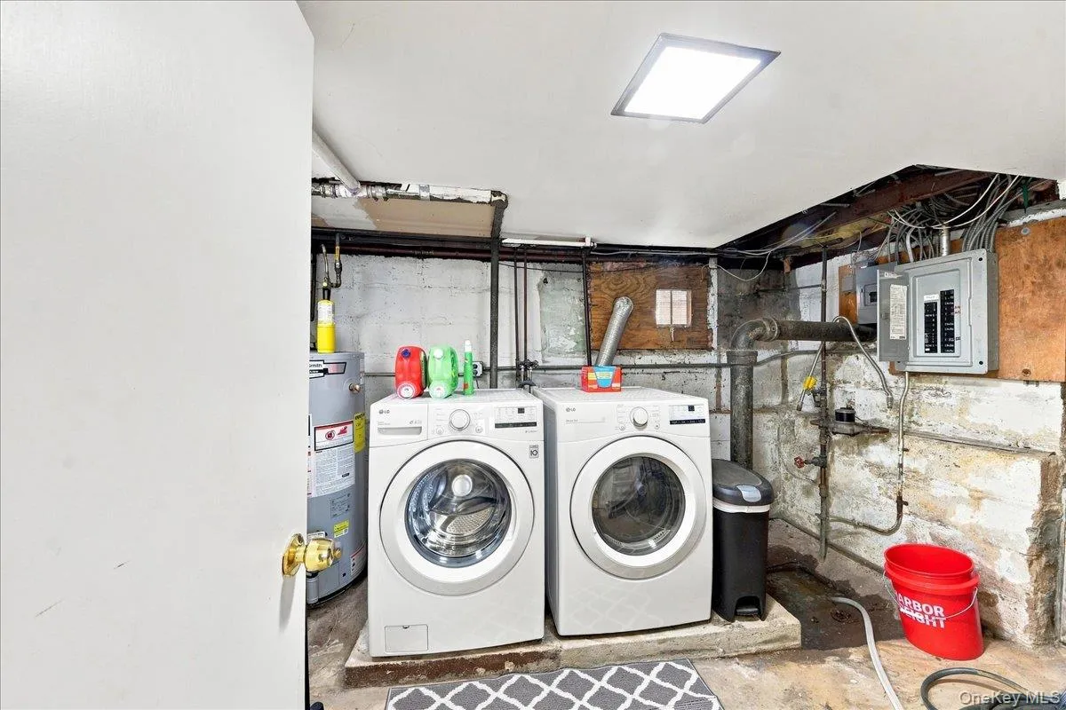 30 Chaffee, New York, NY, 3 Bedrooms Bedrooms, 7 Rooms Rooms,2 BathroomsBathrooms,Residential,For Rent,Chaffee,0,1049710 30 Chaffee, New York, NY, 3 Bedrooms Bedrooms, 7 Rooms Rooms,2 BathroomsBathrooms,Residential,For Rent,Chaffee,0,1049710
