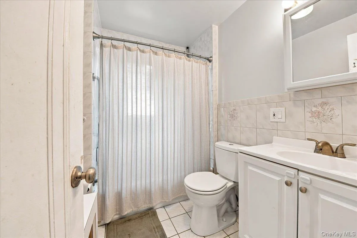 30 Chaffee, New York, NY, 3 Bedrooms Bedrooms, 7 Rooms Rooms,2 BathroomsBathrooms,Residential,For Rent,Chaffee,0,1049710 30 Chaffee, New York, NY, 3 Bedrooms Bedrooms, 7 Rooms Rooms,2 BathroomsBathrooms,Residential,For Rent,Chaffee,0,1049710
