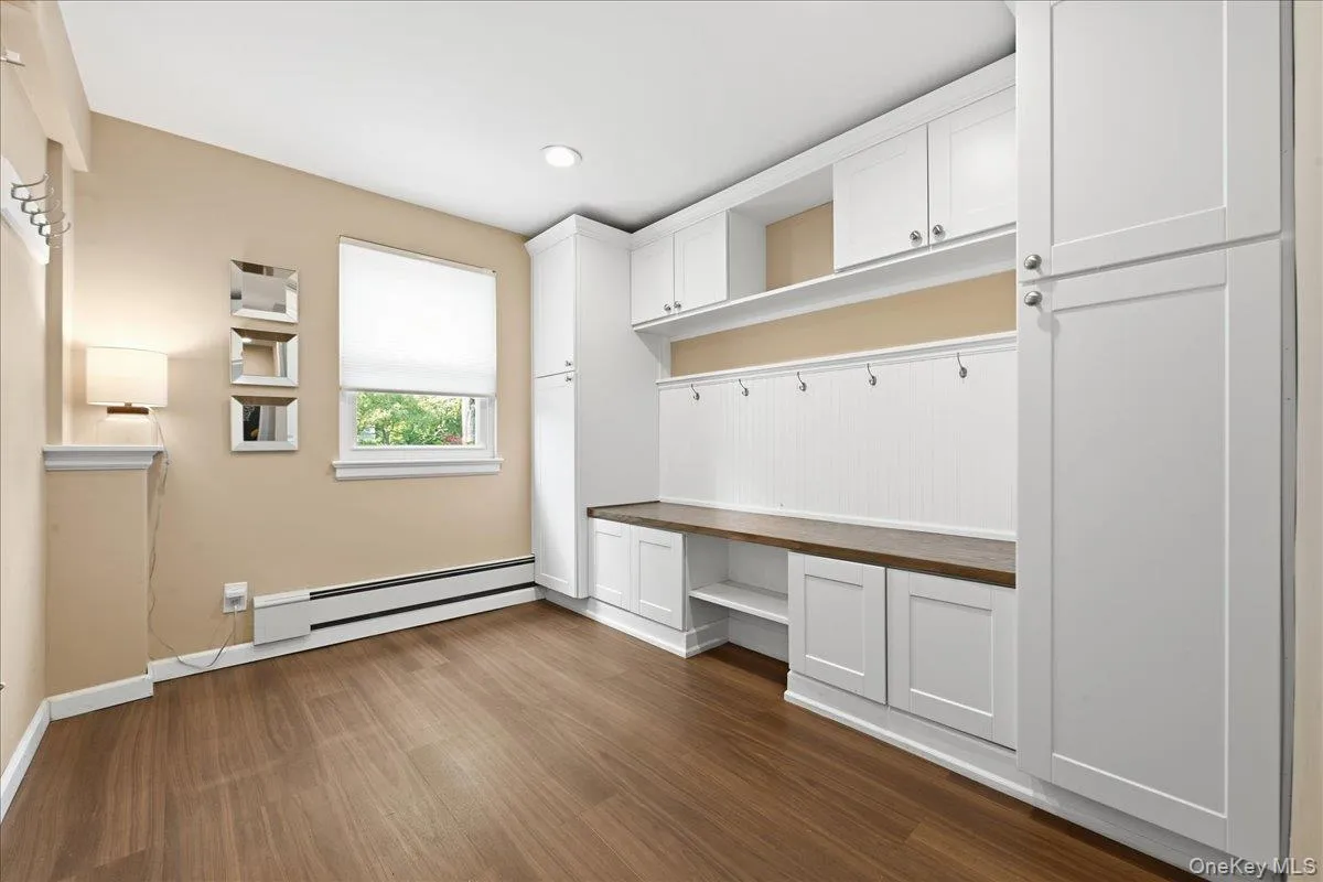 3 Maplewood Lane, North Hempstead, NY, 3 Bedrooms Bedrooms, 8 Rooms Rooms,3 BathroomsBathrooms,Residential,For Rent,Maplewood,0,1049716 3 Maplewood Lane, North Hempstead, NY, 3 Bedrooms Bedrooms, 8 Rooms Rooms,3 BathroomsBathrooms,Residential,For Rent,Maplewood,0,1049716