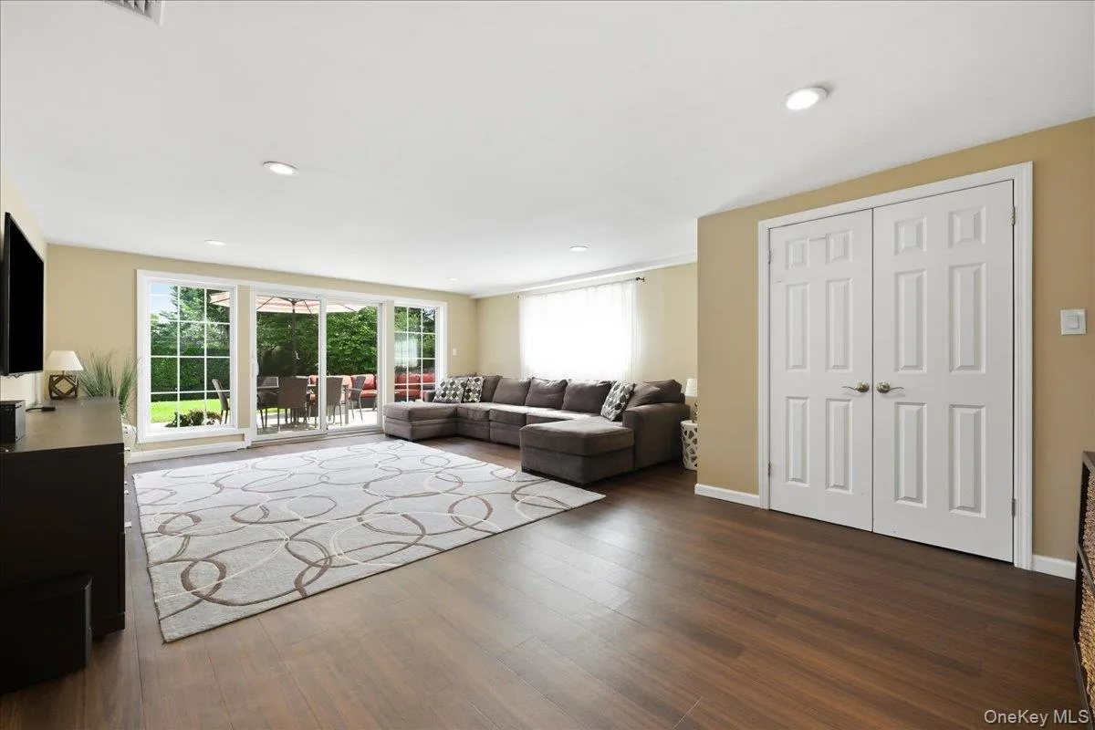 3 Maplewood Lane, North Hempstead, NY, 3 Bedrooms Bedrooms, 8 Rooms Rooms,3 BathroomsBathrooms,Residential,For Rent,Maplewood,0,1049716 3 Maplewood Lane, North Hempstead, NY, 3 Bedrooms Bedrooms, 8 Rooms Rooms,3 BathroomsBathrooms,Residential,For Rent,Maplewood,0,1049716