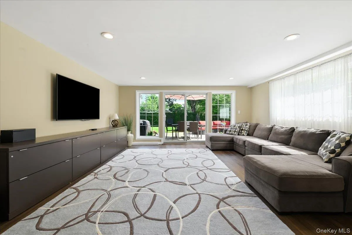 3 Maplewood Lane, North Hempstead, NY, 3 Bedrooms Bedrooms, 8 Rooms Rooms,3 BathroomsBathrooms,Residential,For Rent,Maplewood,0,1049716 3 Maplewood Lane, North Hempstead, NY, 3 Bedrooms Bedrooms, 8 Rooms Rooms,3 BathroomsBathrooms,Residential,For Rent,Maplewood,0,1049716