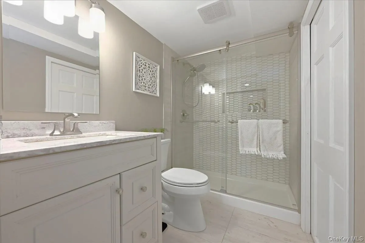 3 Maplewood Lane, North Hempstead, NY, 3 Bedrooms Bedrooms, 8 Rooms Rooms,3 BathroomsBathrooms,Residential,For Rent,Maplewood,0,1049716 3 Maplewood Lane, North Hempstead, NY, 3 Bedrooms Bedrooms, 8 Rooms Rooms,3 BathroomsBathrooms,Residential,For Rent,Maplewood,0,1049716