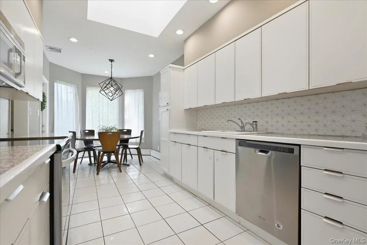 3 Maplewood Lane, North Hempstead, NY, 3 Bedrooms Bedrooms, 8 Rooms Rooms,3 BathroomsBathrooms,Residential,For Rent,Maplewood,0,1049716 3 Maplewood Lane, North Hempstead, NY, 3 Bedrooms Bedrooms, 8 Rooms Rooms,3 BathroomsBathrooms,Residential,For Rent,Maplewood,0,1049716