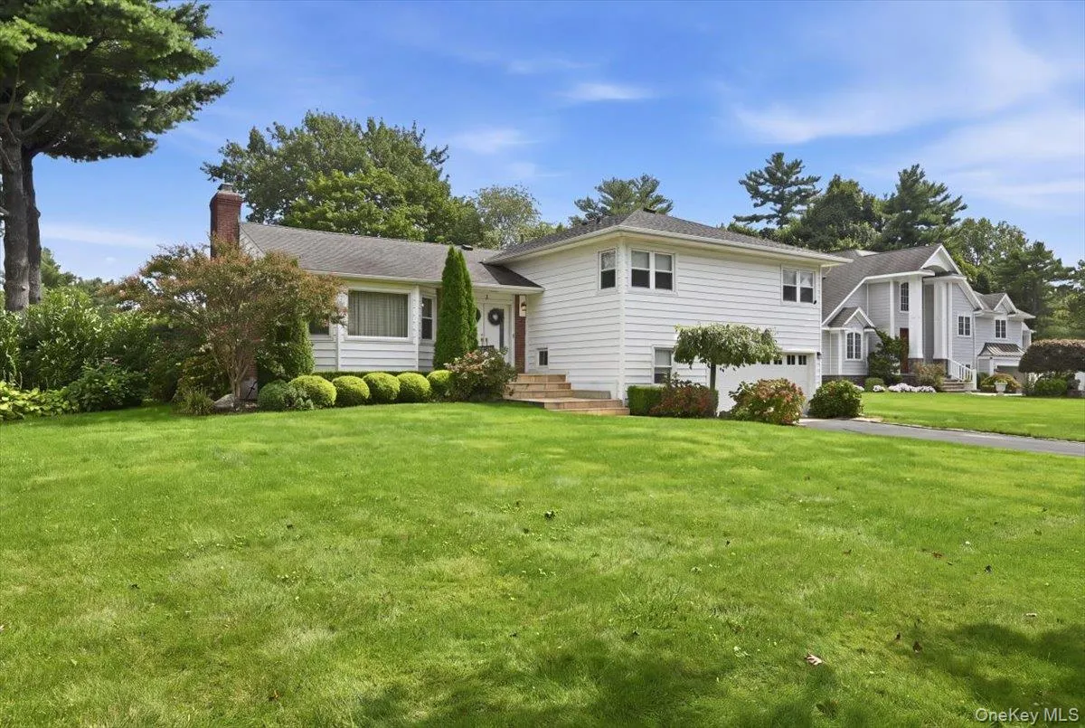 3 Maplewood Lane, North Hempstead, NY, 3 Bedrooms Bedrooms, 8 Rooms Rooms,3 BathroomsBathrooms,Residential,For Rent,Maplewood,0,1049716 3 Maplewood Lane, North Hempstead, NY, 3 Bedrooms Bedrooms, 8 Rooms Rooms,3 BathroomsBathrooms,Residential,For Rent,Maplewood,0,1049716