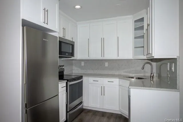 105 Overton Avenue, Islip, NY, 1 Bedroom Bedrooms, 4 Rooms Rooms,1 BathroomBathrooms,Residential Lease,For Rent,Overton,0,1049717 105 Overton Avenue, Islip, NY, 1 Bedroom Bedrooms, 4 Rooms Rooms,1 BathroomBathrooms,Residential Lease,For Rent,Overton,0,1049717