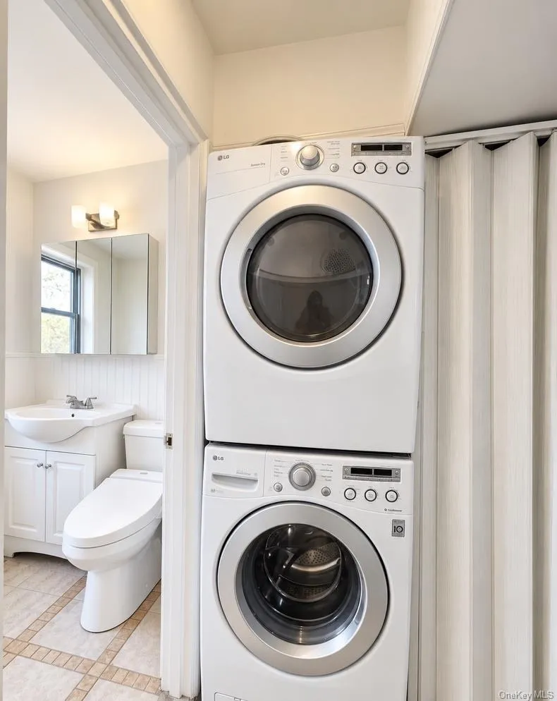 69-46 138th St, New York, NY, 1 Bedroom Bedrooms, 4 Rooms Rooms,1 BathroomBathrooms,Residential,For Rent,138th St,0,1049721 69-46 138th St, New York, NY, 1 Bedroom Bedrooms, 4 Rooms Rooms,1 BathroomBathrooms,Residential,For Rent,138th St,0,1049721