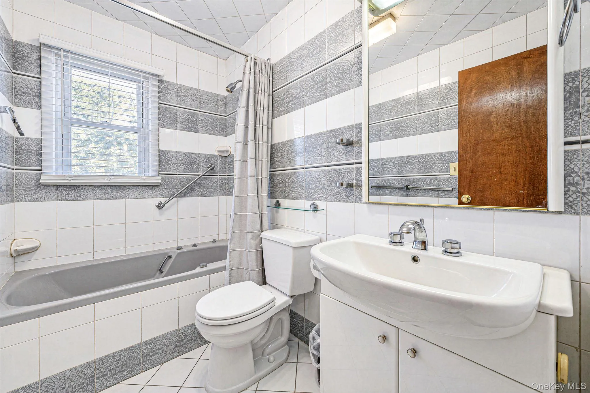 3 Rosewood Drive, Oyster Bay, NY, 4 Bedrooms Bedrooms, 8 Rooms Rooms,3 BathroomsBathrooms,Residential,For Rent,Rosewood,0,1049724 3 Rosewood Drive, Oyster Bay, NY, 4 Bedrooms Bedrooms, 8 Rooms Rooms,3 BathroomsBathrooms,Residential,For Rent,Rosewood,0,1049724