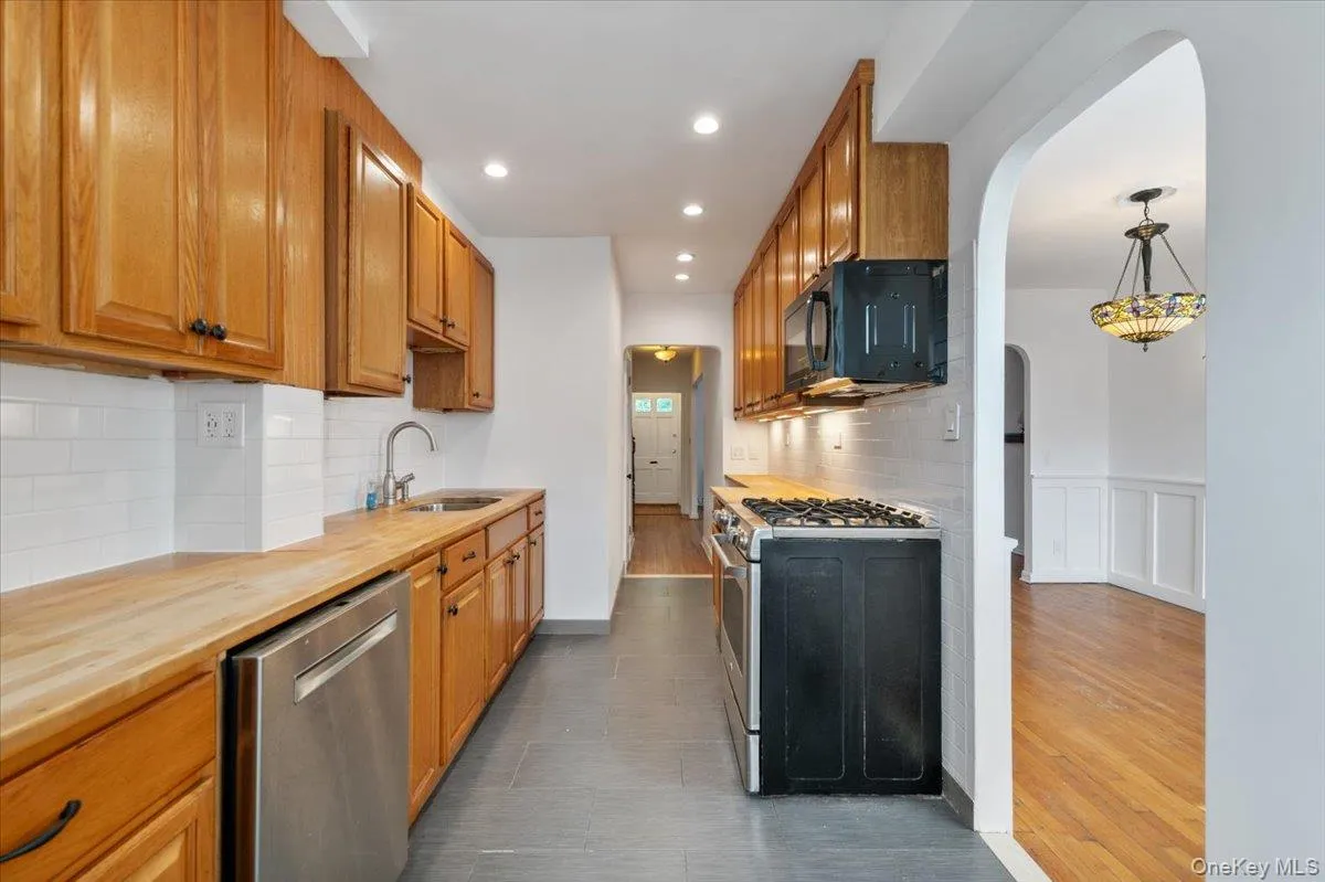 169-16 32nd Avenue, New York, NY, 3 Bedrooms Bedrooms, 6 Rooms Rooms,1 BathroomBathrooms,Residential,For Rent,32nd,0,1049740 169-16 32nd Avenue, New York, NY, 3 Bedrooms Bedrooms, 6 Rooms Rooms,1 BathroomBathrooms,Residential,For Rent,32nd,0,1049740