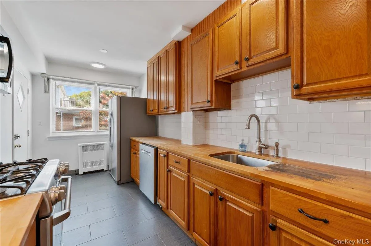 169-16 32nd Avenue, New York, NY, 3 Bedrooms Bedrooms, 6 Rooms Rooms,1 BathroomBathrooms,Residential,For Rent,32nd,0,1049740 169-16 32nd Avenue, New York, NY, 3 Bedrooms Bedrooms, 6 Rooms Rooms,1 BathroomBathrooms,Residential,For Rent,32nd,0,1049740