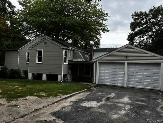 99 Central Avenue, Brookhaven, NY, 3 Bedrooms Bedrooms, 5 Rooms Rooms,1 BathroomBathrooms,Residential,For Rent,Central,0,1049745 99 Central Avenue, Brookhaven, NY, 3 Bedrooms Bedrooms, 5 Rooms Rooms,1 BathroomBathrooms,Residential,For Rent,Central,0,1049745