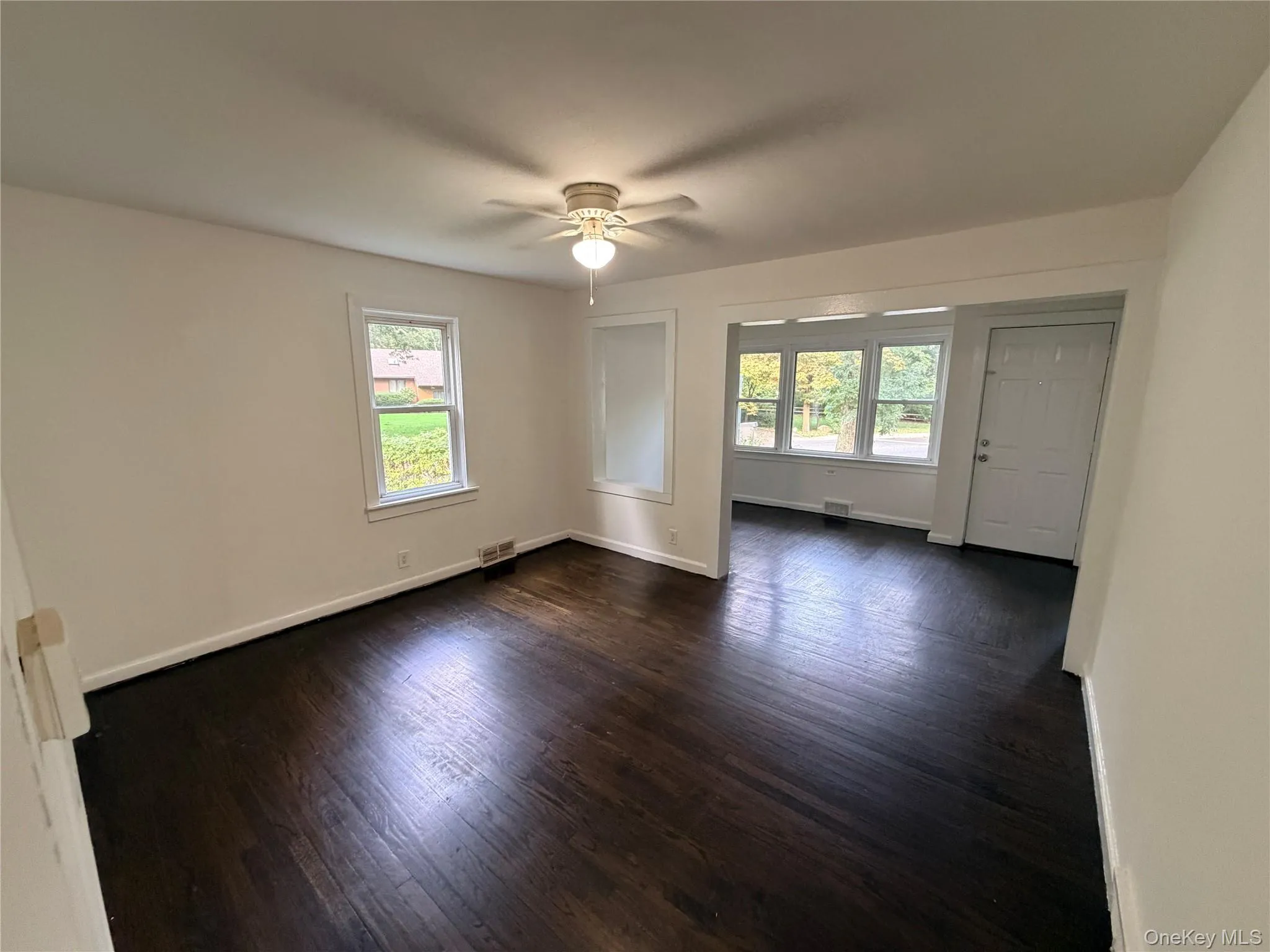 99 Central Avenue, Brookhaven, NY, 3 Bedrooms Bedrooms, 5 Rooms Rooms,1 BathroomBathrooms,Residential,For Rent,Central,0,1049745 99 Central Avenue, Brookhaven, NY, 3 Bedrooms Bedrooms, 5 Rooms Rooms,1 BathroomBathrooms,Residential,For Rent,Central,0,1049745
