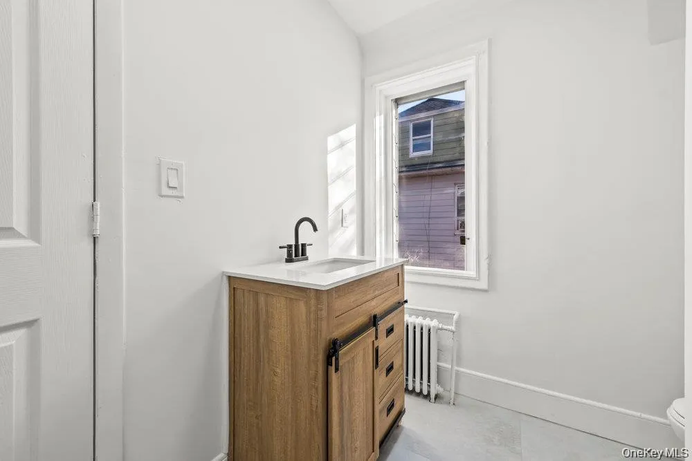 22 Chestnut Place, Mount Vernon, NY, 2 Bedrooms Bedrooms, 4 Rooms Rooms,1 BathroomBathrooms,Residential Lease,For Rent,Chestnut,0,1049747 22 Chestnut Place, Mount Vernon, NY, 2 Bedrooms Bedrooms, 4 Rooms Rooms,1 BathroomBathrooms,Residential Lease,For Rent,Chestnut,0,1049747