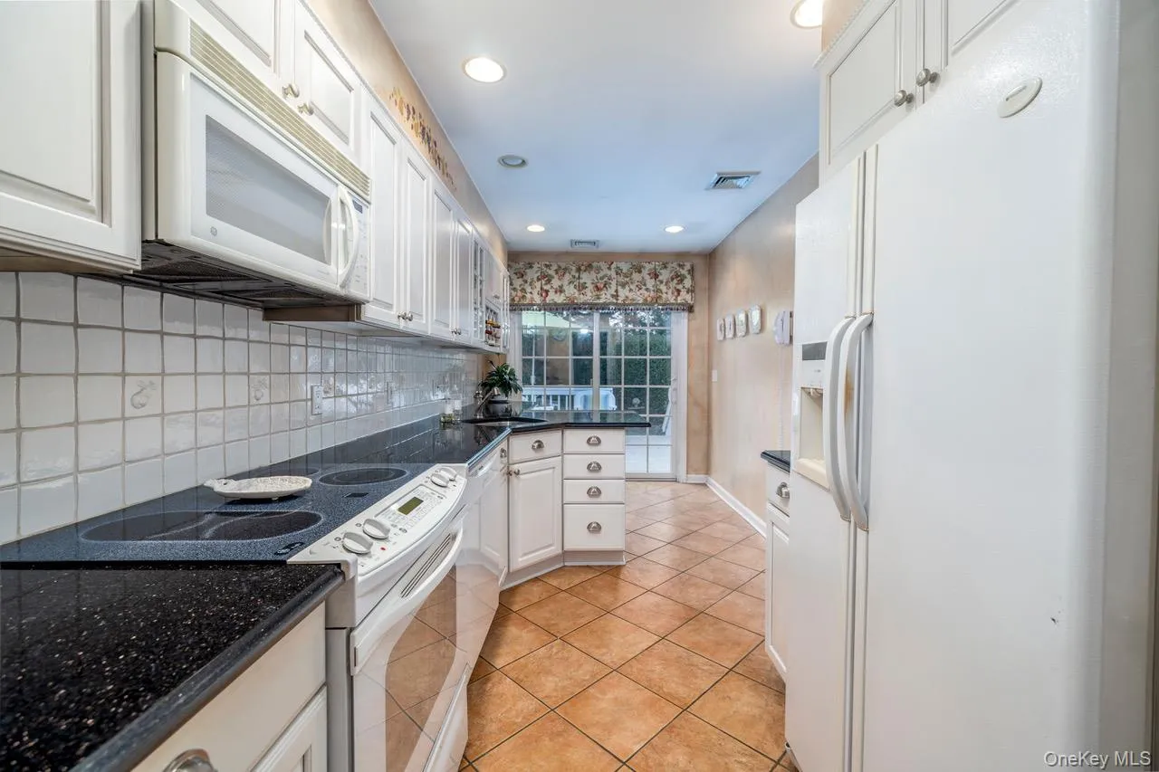 455 Morris Avenue, Hempstead, NY, 4 Bedrooms Bedrooms, 7 Rooms Rooms,2 BathroomsBathrooms,Residential,For Rent,Morris,0,1049748 455 Morris Avenue, Hempstead, NY, 4 Bedrooms Bedrooms, 7 Rooms Rooms,2 BathroomsBathrooms,Residential,For Rent,Morris,0,1049748