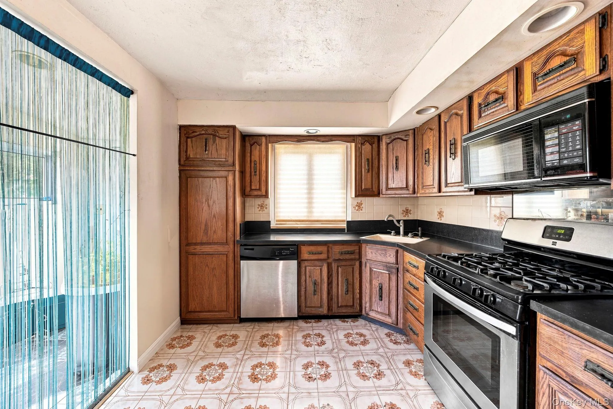 240 10th Street, Babylon, NY, 3 Bedrooms Bedrooms, 8 Rooms Rooms,1 BathroomBathrooms,Residential,For Rent,10th,0,1049757 240 10th Street, Babylon, NY, 3 Bedrooms Bedrooms, 8 Rooms Rooms,1 BathroomBathrooms,Residential,For Rent,10th,0,1049757