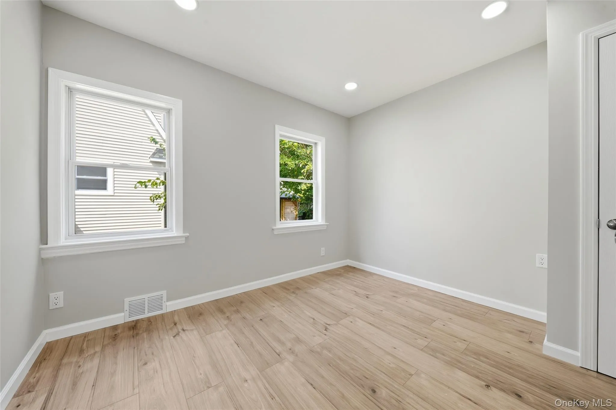 21 Independence Avenue, Babylon, NY, 3 Bedrooms Bedrooms, 6 Rooms Rooms,2 BathroomsBathrooms,Residential,For Rent,Independence,0,1049772 21 Independence Avenue, Babylon, NY, 3 Bedrooms Bedrooms, 6 Rooms Rooms,2 BathroomsBathrooms,Residential,For Rent,Independence,0,1049772