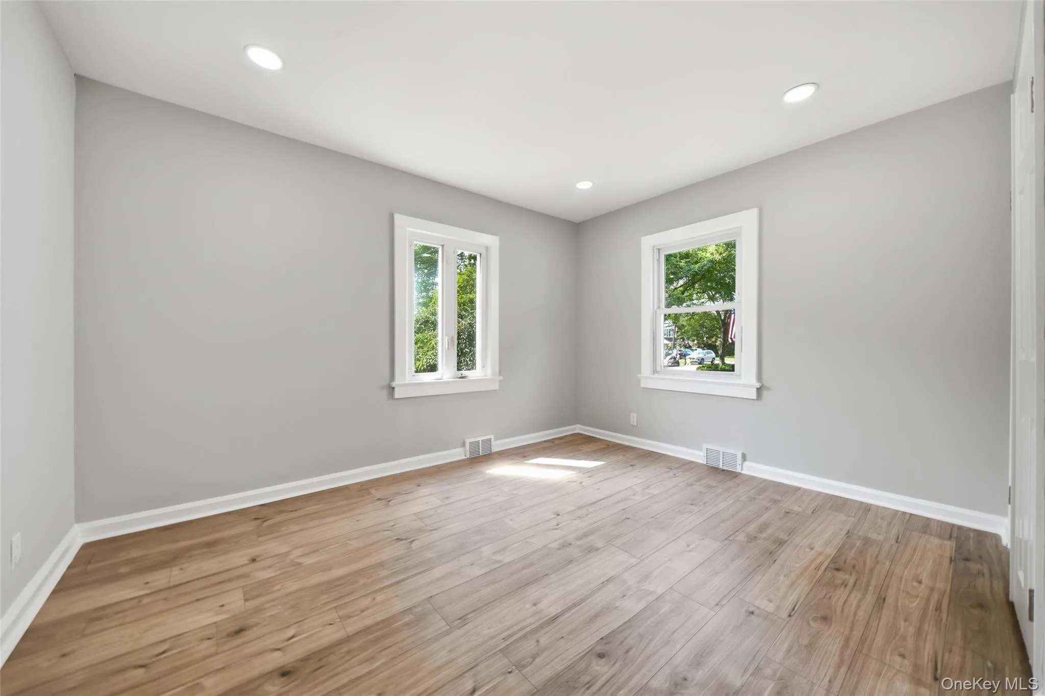 21 Independence Avenue, Babylon, NY, 3 Bedrooms Bedrooms, 6 Rooms Rooms,2 BathroomsBathrooms,Residential,For Rent,Independence,0,1049772 21 Independence Avenue, Babylon, NY, 3 Bedrooms Bedrooms, 6 Rooms Rooms,2 BathroomsBathrooms,Residential,For Rent,Independence,0,1049772