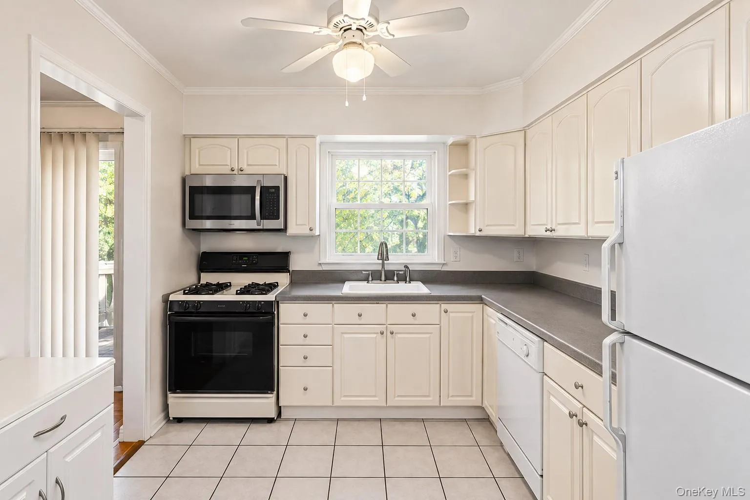 173 Pembrook Drive, Yonkers, NY, 3 Bedrooms Bedrooms, 7 Rooms Rooms,1 BathroomBathrooms,Residential,For Rent,Pembrook,0,1049778 173 Pembrook Drive, Yonkers, NY, 3 Bedrooms Bedrooms, 7 Rooms Rooms,1 BathroomBathrooms,Residential,For Rent,Pembrook,0,1049778