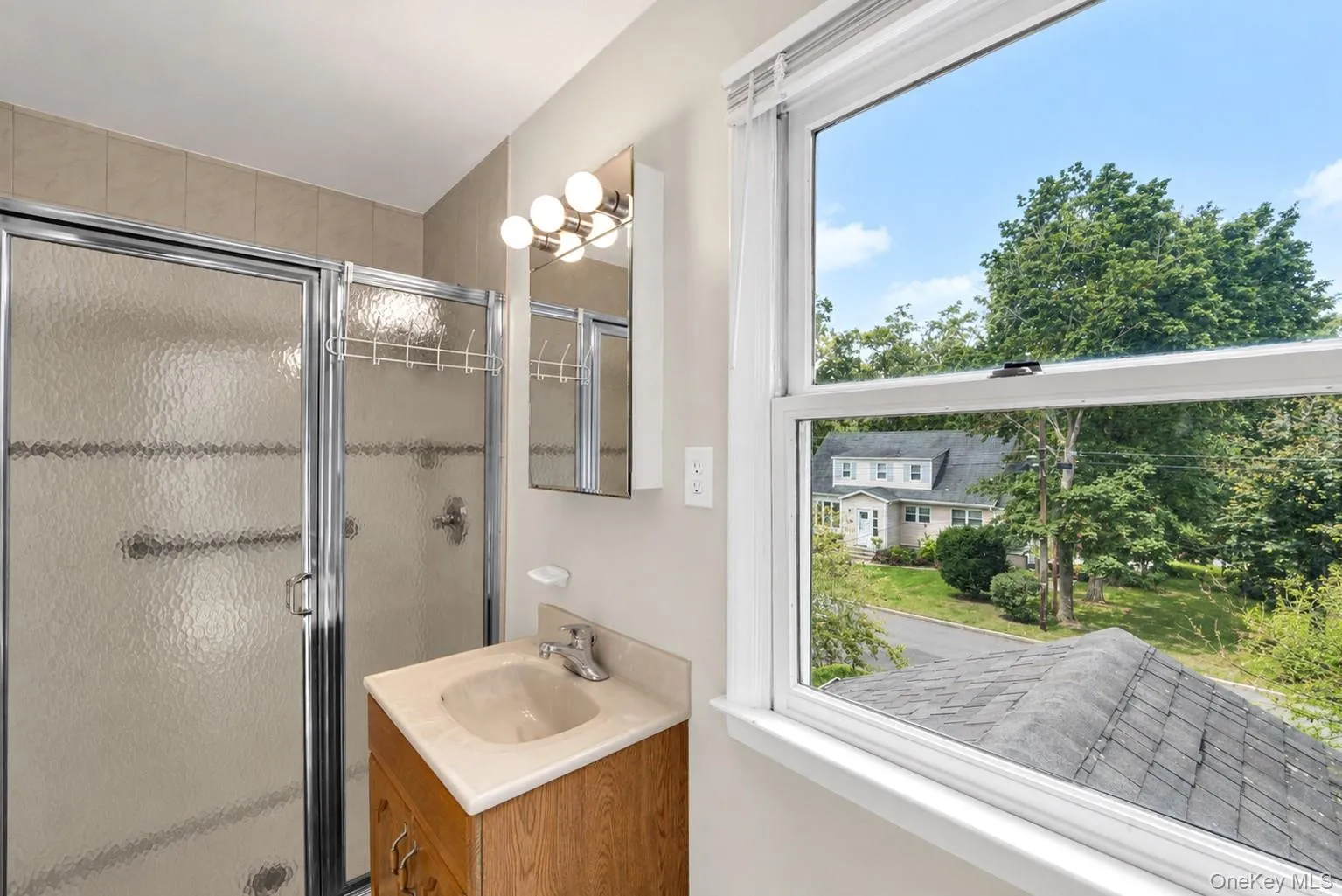 Full Bathroom on 3rd Level Full Bathroom on 3rd Level
