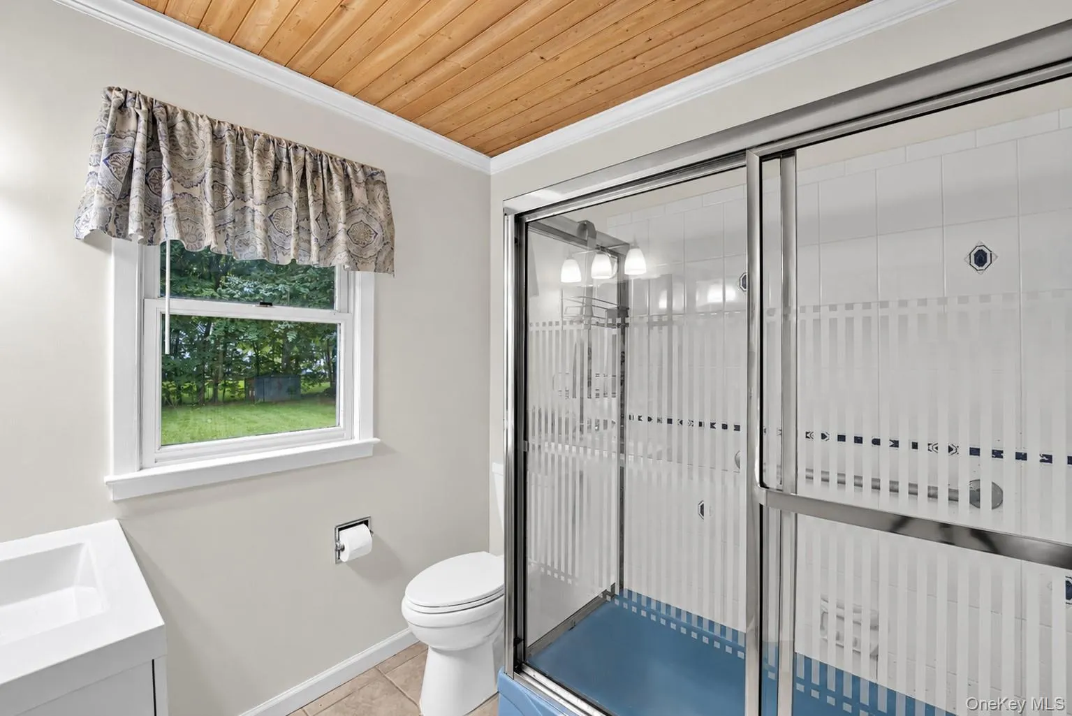 Full Bathroom on 2nd Level Full Bathroom on 2nd Level