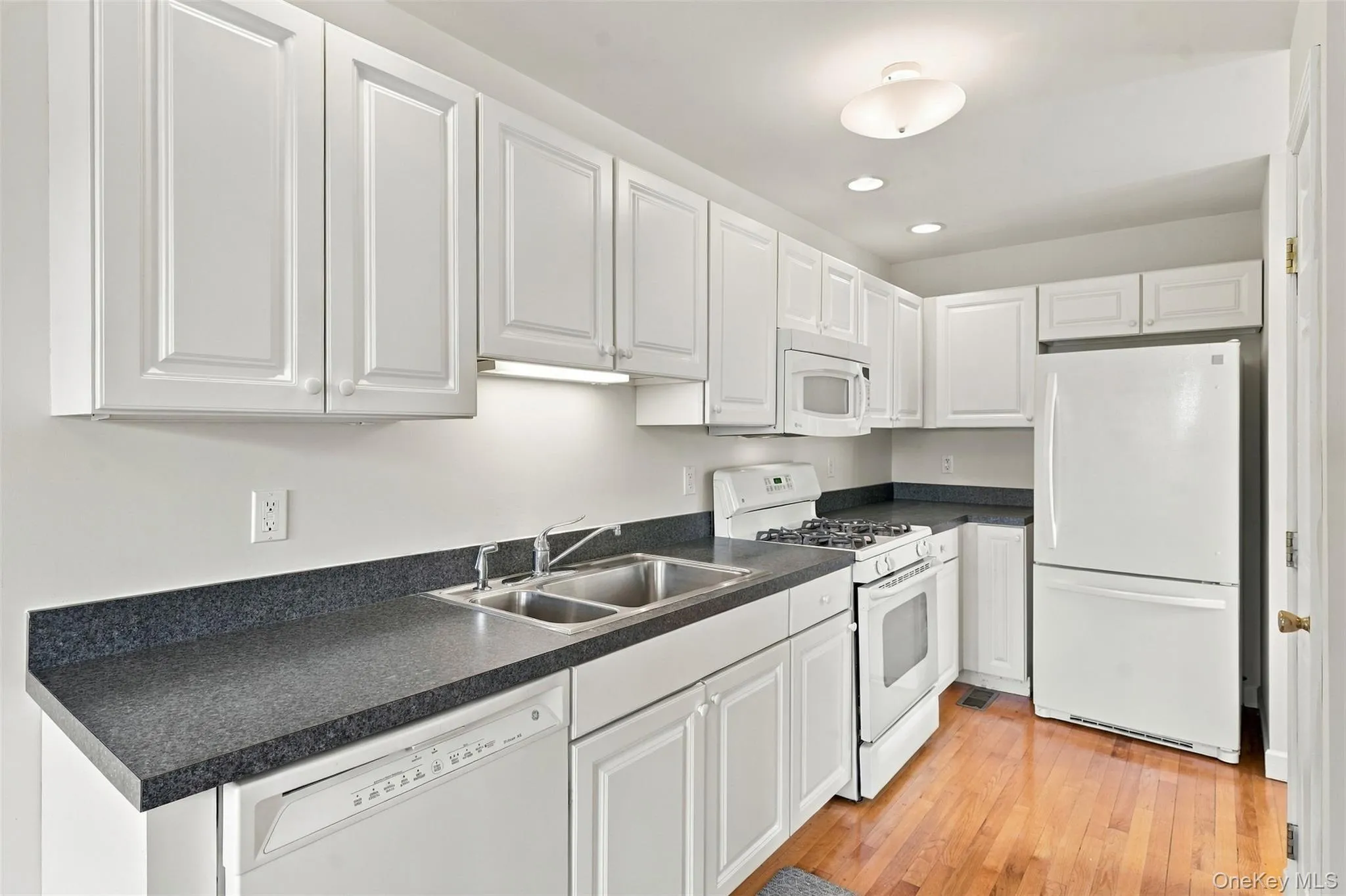 1402 Pondview Loop, Fishkill, NY, 2 Bedrooms Bedrooms, 5 Rooms Rooms,2 BathroomsBathrooms,Residential,For Rent,Pondview,0,1049793 1402 Pondview Loop, Fishkill, NY, 2 Bedrooms Bedrooms, 5 Rooms Rooms,2 BathroomsBathrooms,Residential,For Rent,Pondview,0,1049793