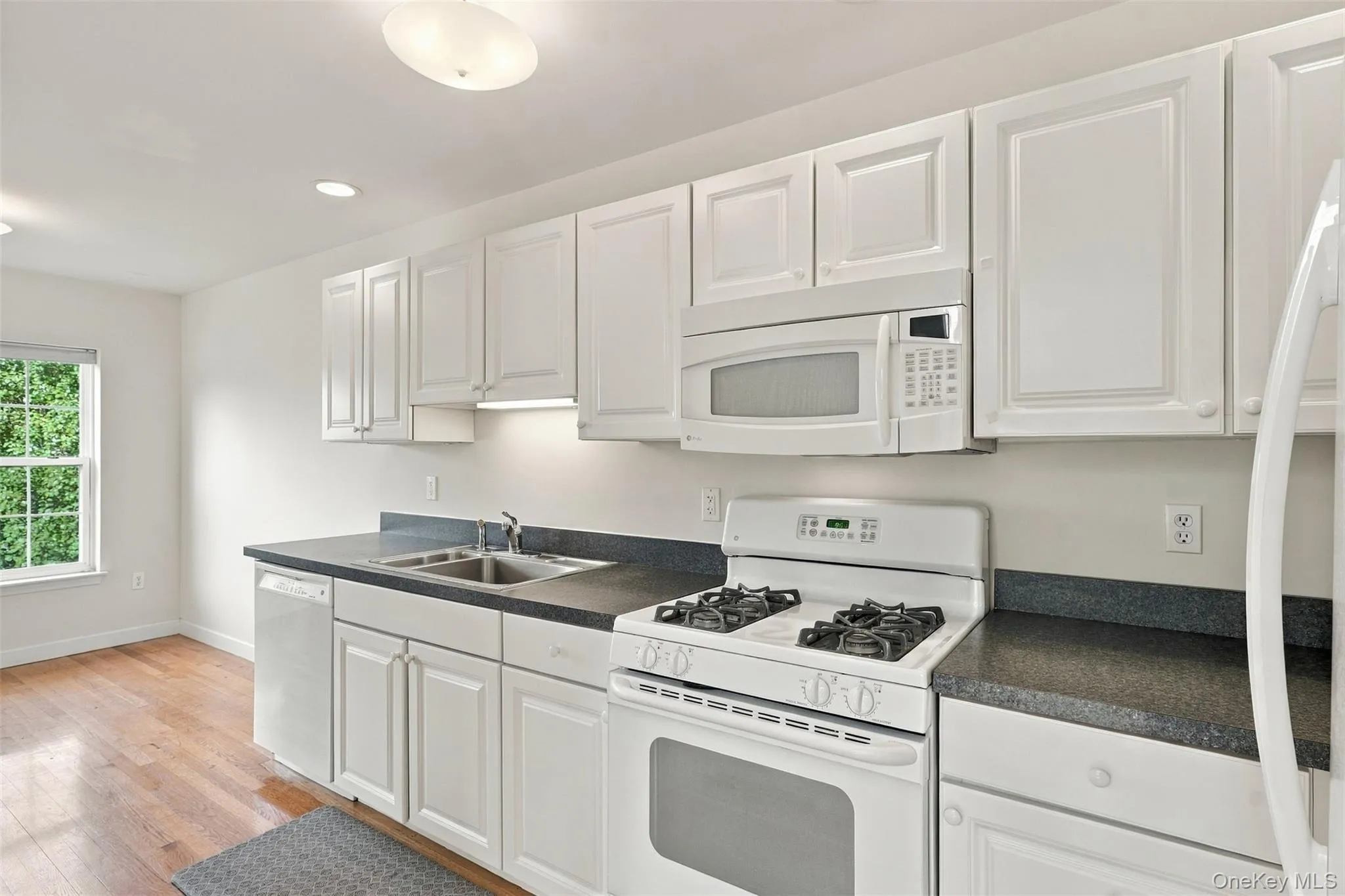 1402 Pondview Loop, Fishkill, NY, 2 Bedrooms Bedrooms, 5 Rooms Rooms,2 BathroomsBathrooms,Residential,For Rent,Pondview,0,1049793 1402 Pondview Loop, Fishkill, NY, 2 Bedrooms Bedrooms, 5 Rooms Rooms,2 BathroomsBathrooms,Residential,For Rent,Pondview,0,1049793