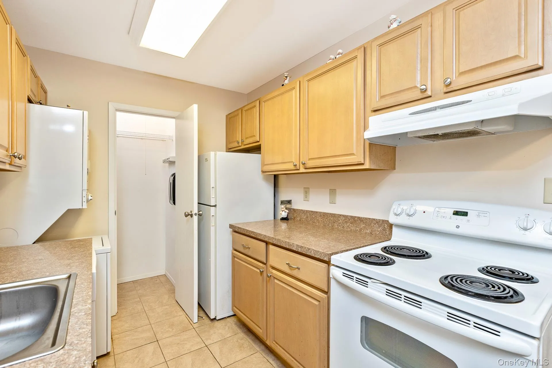 Plenty of Counterspace- Pantry Closet Plenty of Counterspace- Pantry Closet
