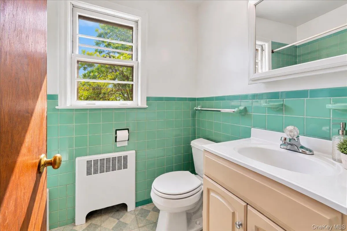 Full Bathroom - First Floor - original details but great condition Full Bathroom - First Floor - original details but great condition
