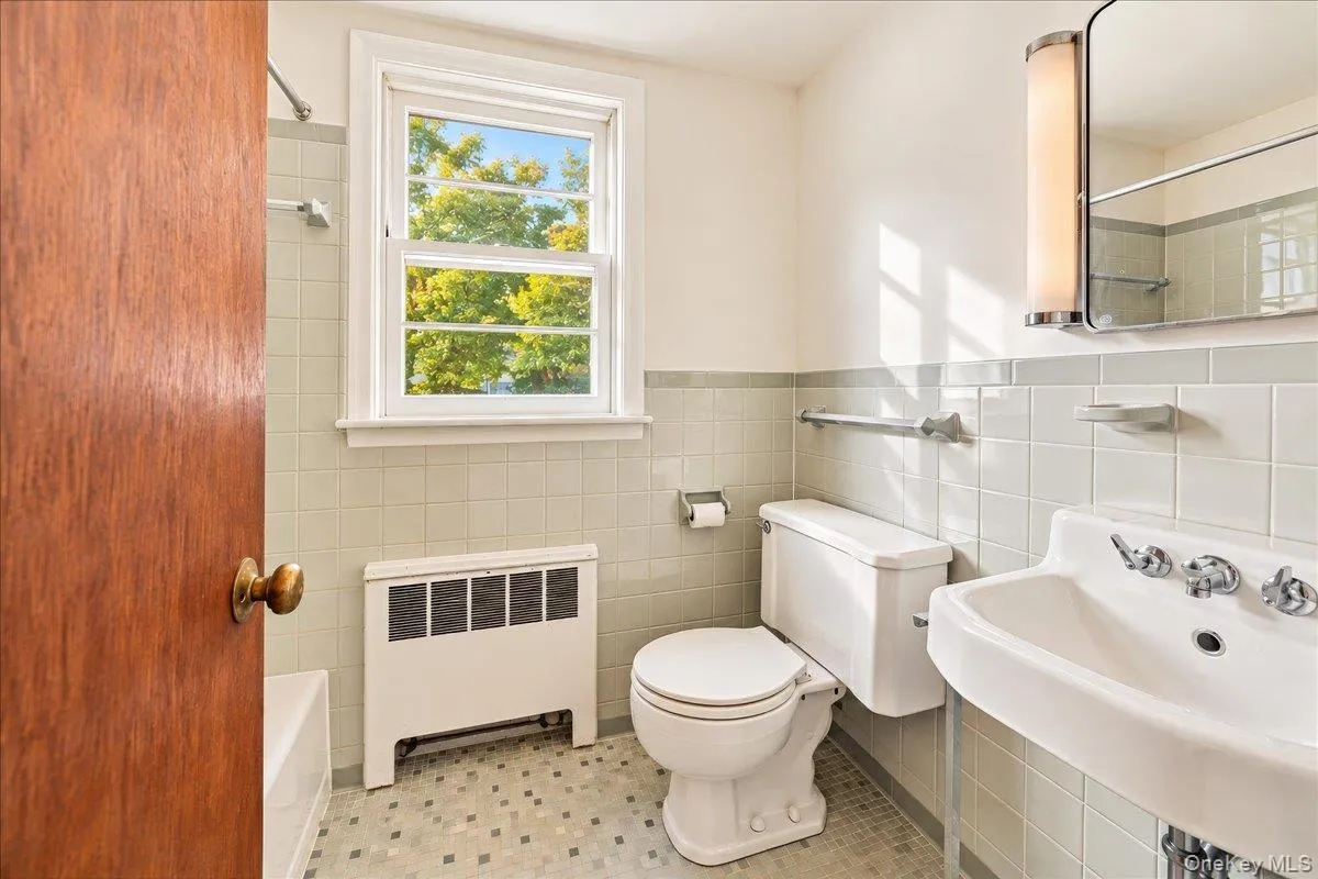 2nd Floor Bathroom 2nd Floor Bathroom