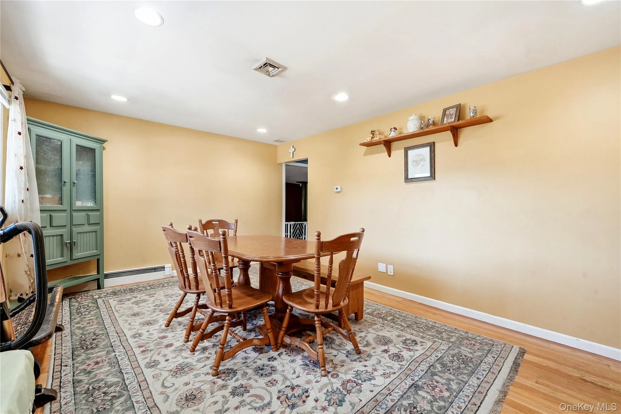 98 Smith Avenue, Brookhaven, NY, 2 Bedrooms Bedrooms, 7 Rooms Rooms,2 BathroomsBathrooms,Residential,For Rent,Smith,0,1049827 98 Smith Avenue, Brookhaven, NY, 2 Bedrooms Bedrooms, 7 Rooms Rooms,2 BathroomsBathrooms,Residential,For Rent,Smith,0,1049827