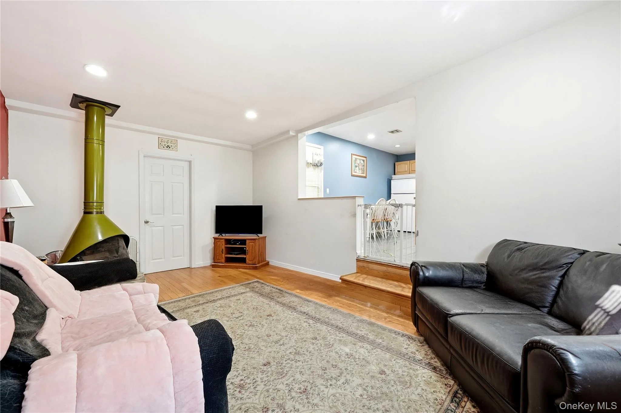 98 Smith Avenue, Brookhaven, NY, 2 Bedrooms Bedrooms, 7 Rooms Rooms,2 BathroomsBathrooms,Residential,For Rent,Smith,0,1049827 98 Smith Avenue, Brookhaven, NY, 2 Bedrooms Bedrooms, 7 Rooms Rooms,2 BathroomsBathrooms,Residential,For Rent,Smith,0,1049827