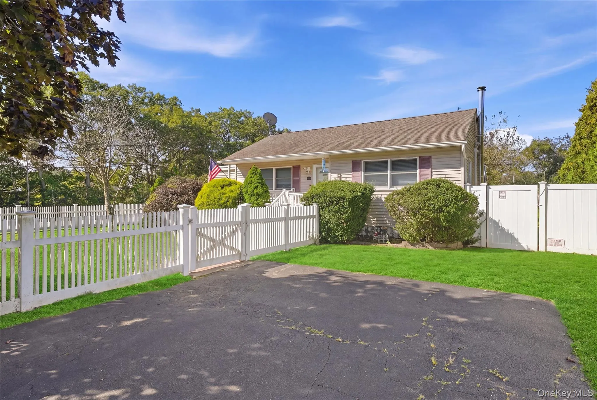 98 Smith Avenue, Brookhaven, NY, 2 Bedrooms Bedrooms, 7 Rooms Rooms,2 BathroomsBathrooms,Residential,For Rent,Smith,0,1049827 98 Smith Avenue, Brookhaven, NY, 2 Bedrooms Bedrooms, 7 Rooms Rooms,2 BathroomsBathrooms,Residential,For Rent,Smith,0,1049827