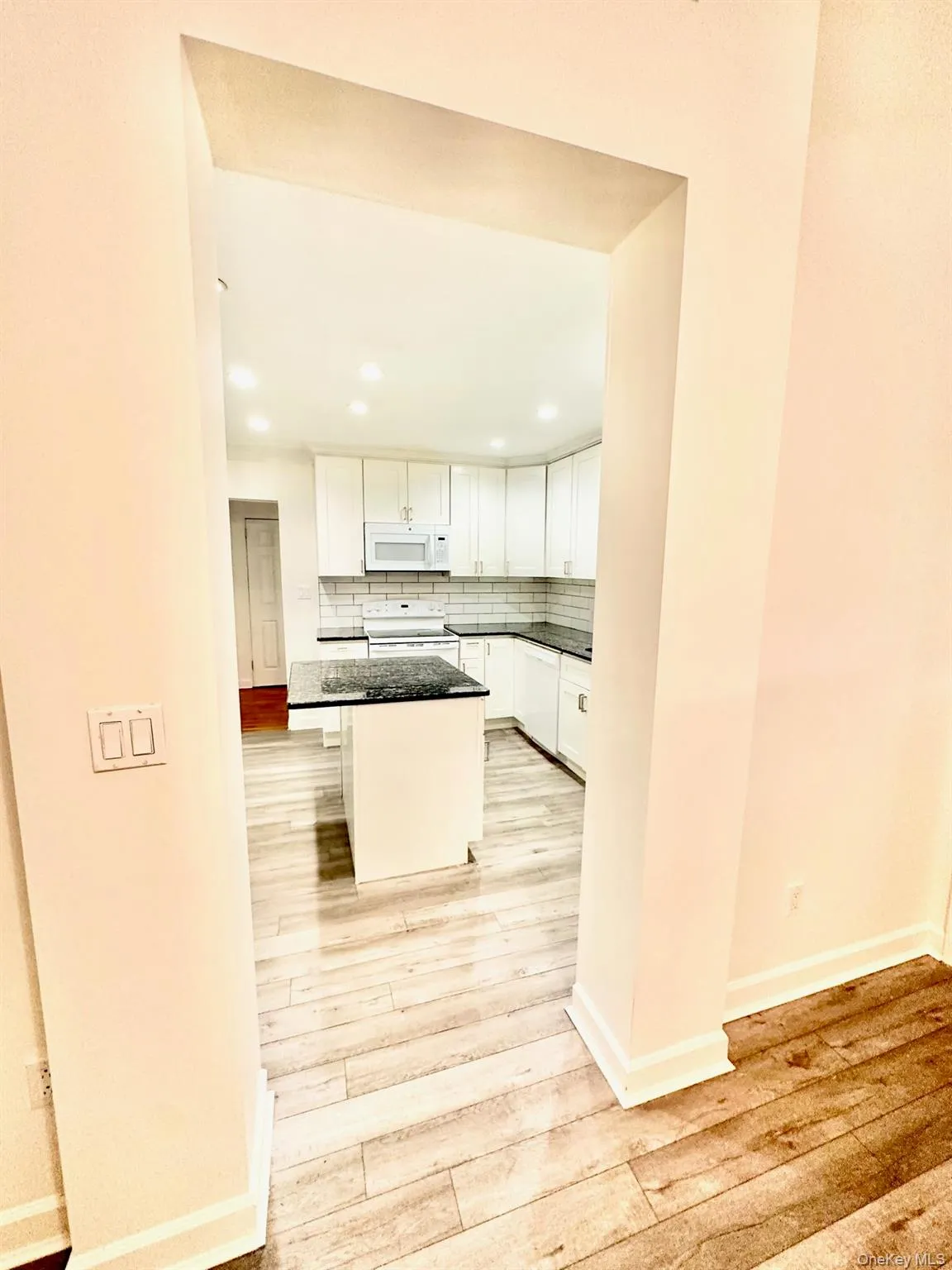 47 Dewey Street, Huntington, NY, 2 Bedrooms Bedrooms, 5 Rooms Rooms,2 BathroomsBathrooms,Residential Lease,For Rent,Dewey,0,1049829 47 Dewey Street, Huntington, NY, 2 Bedrooms Bedrooms, 5 Rooms Rooms,2 BathroomsBathrooms,Residential Lease,For Rent,Dewey,0,1049829