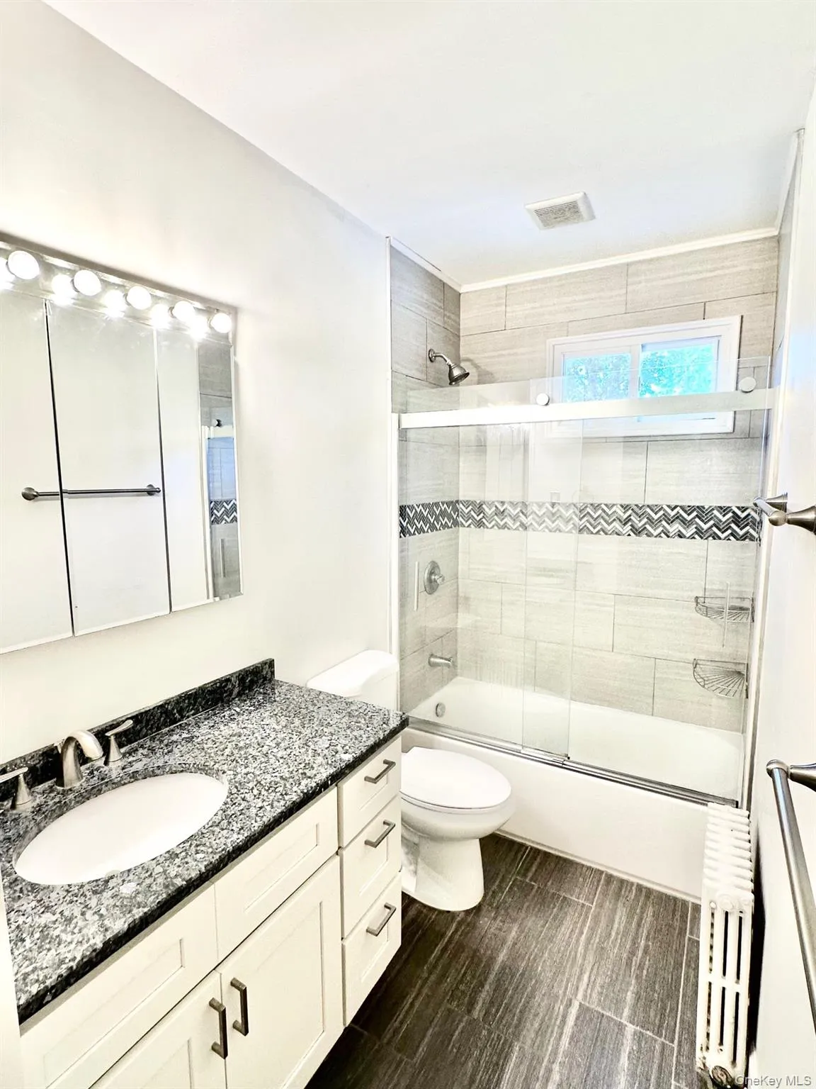 47 Dewey Street, Huntington, NY, 2 Bedrooms Bedrooms, 5 Rooms Rooms,2 BathroomsBathrooms,Residential Lease,For Rent,Dewey,0,1049829 47 Dewey Street, Huntington, NY, 2 Bedrooms Bedrooms, 5 Rooms Rooms,2 BathroomsBathrooms,Residential Lease,For Rent,Dewey,0,1049829