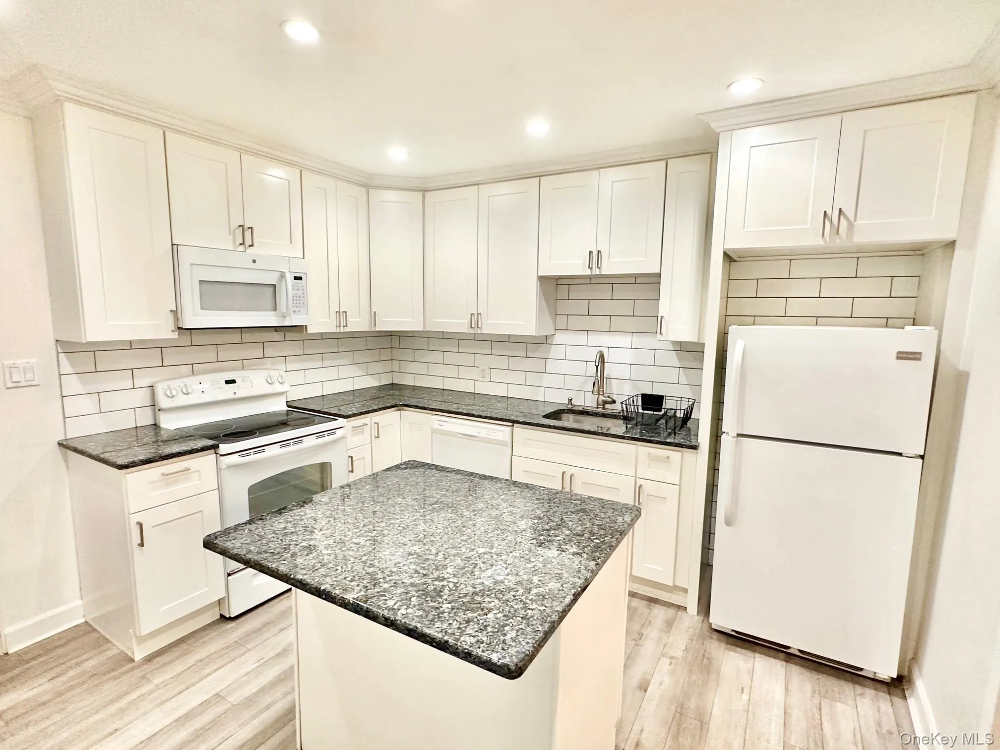 47 Dewey Street, Huntington, NY, 2 Bedrooms Bedrooms, 5 Rooms Rooms,2 BathroomsBathrooms,Residential Lease,For Rent,Dewey,0,1049829 47 Dewey Street, Huntington, NY, 2 Bedrooms Bedrooms, 5 Rooms Rooms,2 BathroomsBathrooms,Residential Lease,For Rent,Dewey,0,1049829
