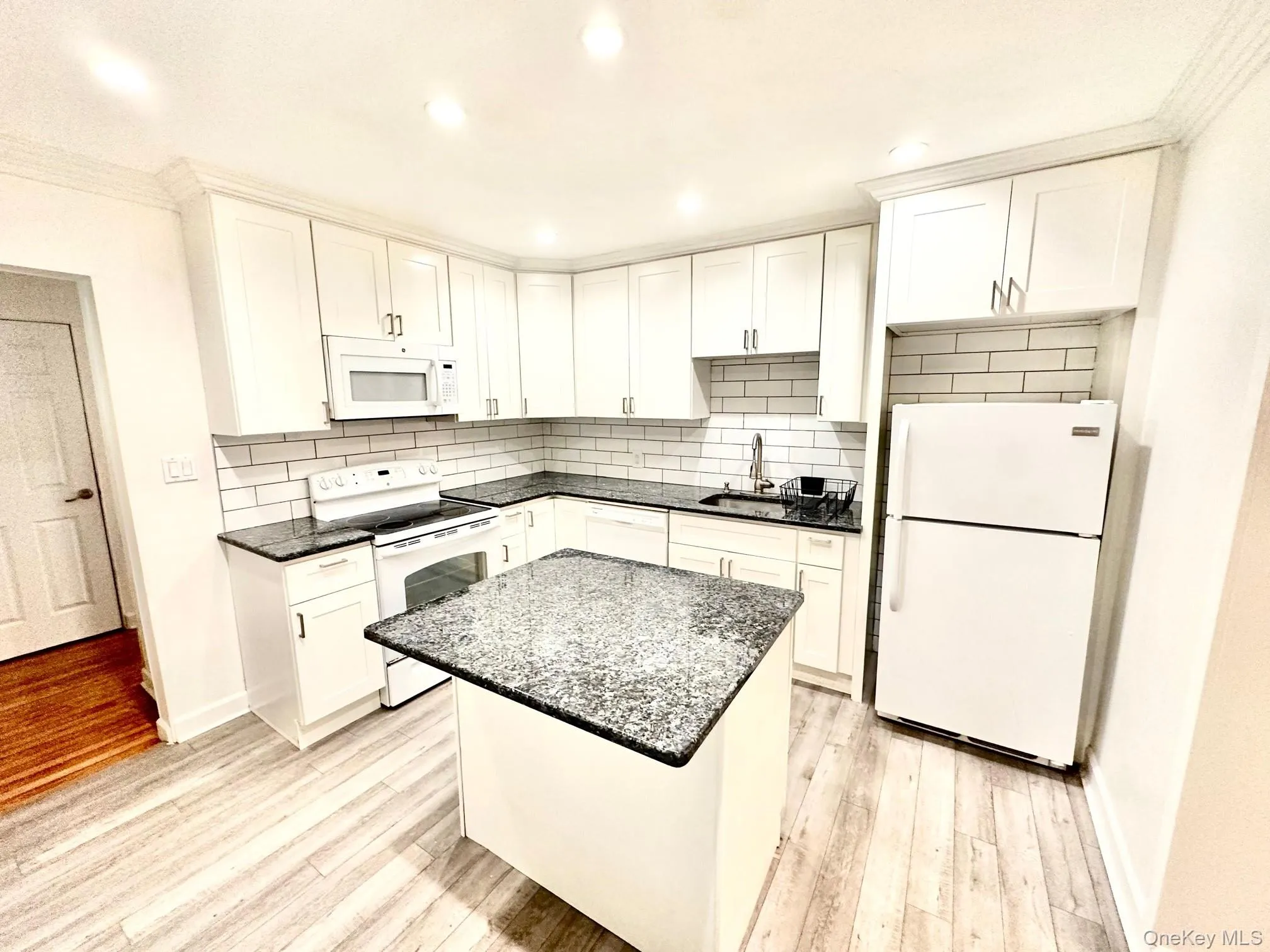 47 Dewey Street, Huntington, NY, 2 Bedrooms Bedrooms, 5 Rooms Rooms,2 BathroomsBathrooms,Residential Lease,For Rent,Dewey,0,1049829 47 Dewey Street, Huntington, NY, 2 Bedrooms Bedrooms, 5 Rooms Rooms,2 BathroomsBathrooms,Residential Lease,For Rent,Dewey,0,1049829