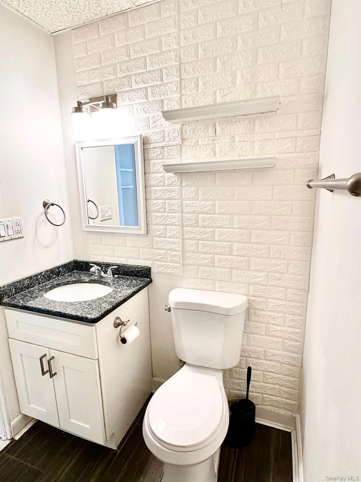 47 Dewey Street, Huntington, NY, 2 Bedrooms Bedrooms, 5 Rooms Rooms,2 BathroomsBathrooms,Residential Lease,For Rent,Dewey,0,1049829 47 Dewey Street, Huntington, NY, 2 Bedrooms Bedrooms, 5 Rooms Rooms,2 BathroomsBathrooms,Residential Lease,For Rent,Dewey,0,1049829