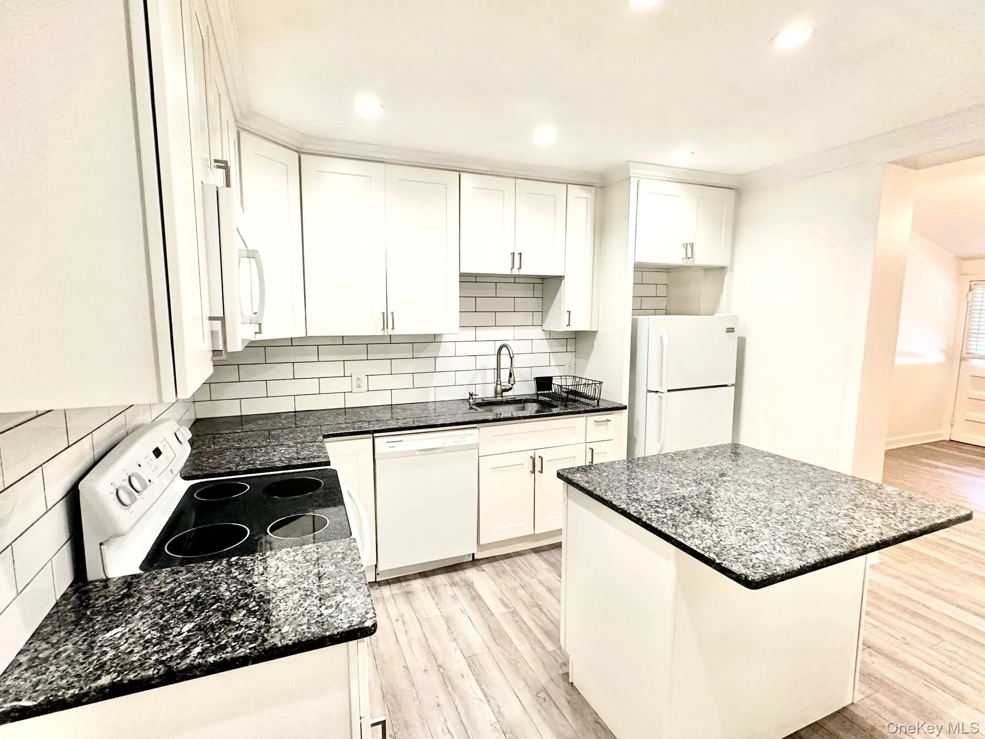 47 Dewey Street, Huntington, NY, 2 Bedrooms Bedrooms, 5 Rooms Rooms,2 BathroomsBathrooms,Residential Lease,For Rent,Dewey,0,1049829 47 Dewey Street, Huntington, NY, 2 Bedrooms Bedrooms, 5 Rooms Rooms,2 BathroomsBathrooms,Residential Lease,For Rent,Dewey,0,1049829