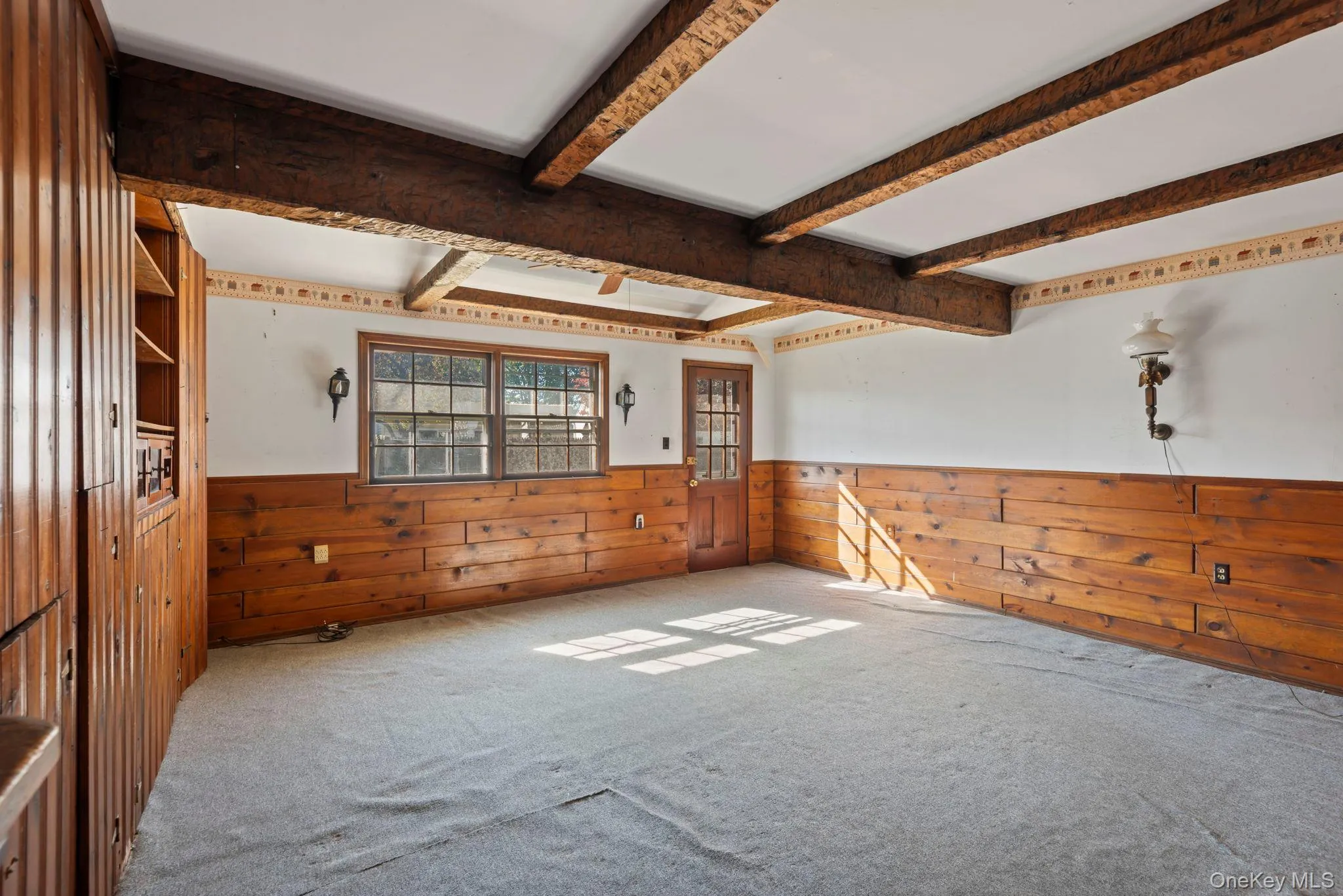 Den with Beamed Ceilings Den with Beamed Ceilings