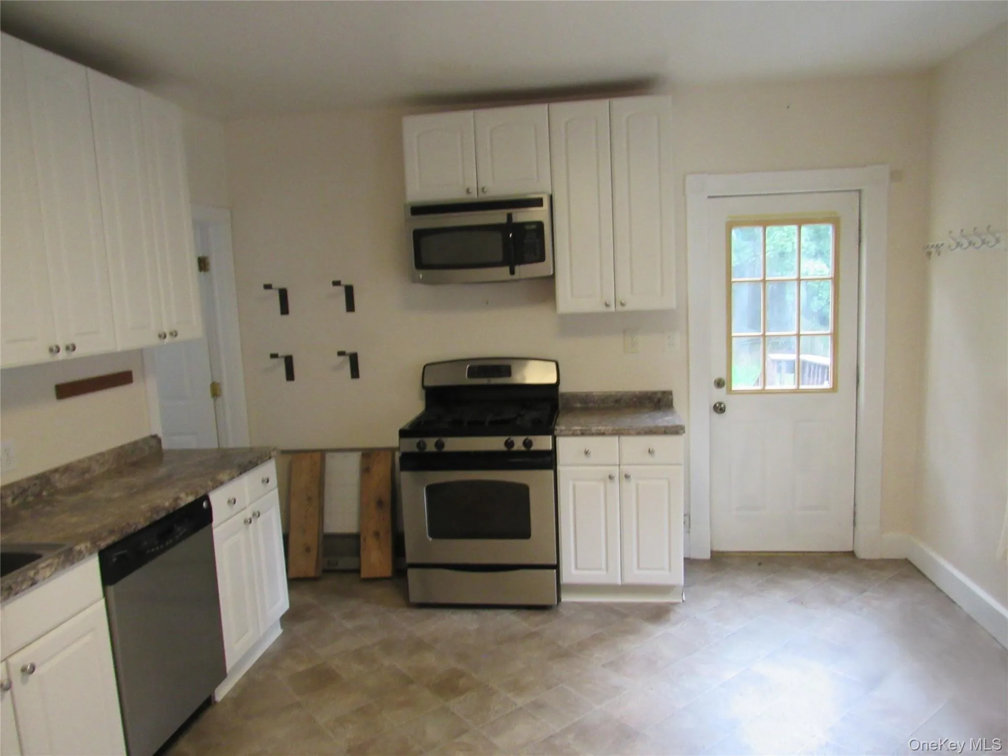 15 Phillips Place, Goshen, NY, 3 Bedroom Bedrooms, 8 Room Rooms,2 BathroomBathrooms,Residential Lease,For Rent,Phillips,0,1049834 15 Phillips Place, Goshen, NY, 3 Bedroom Bedrooms, 8 Room Rooms,2 BathroomBathrooms,Residential Lease,For Rent,Phillips,0,1049834