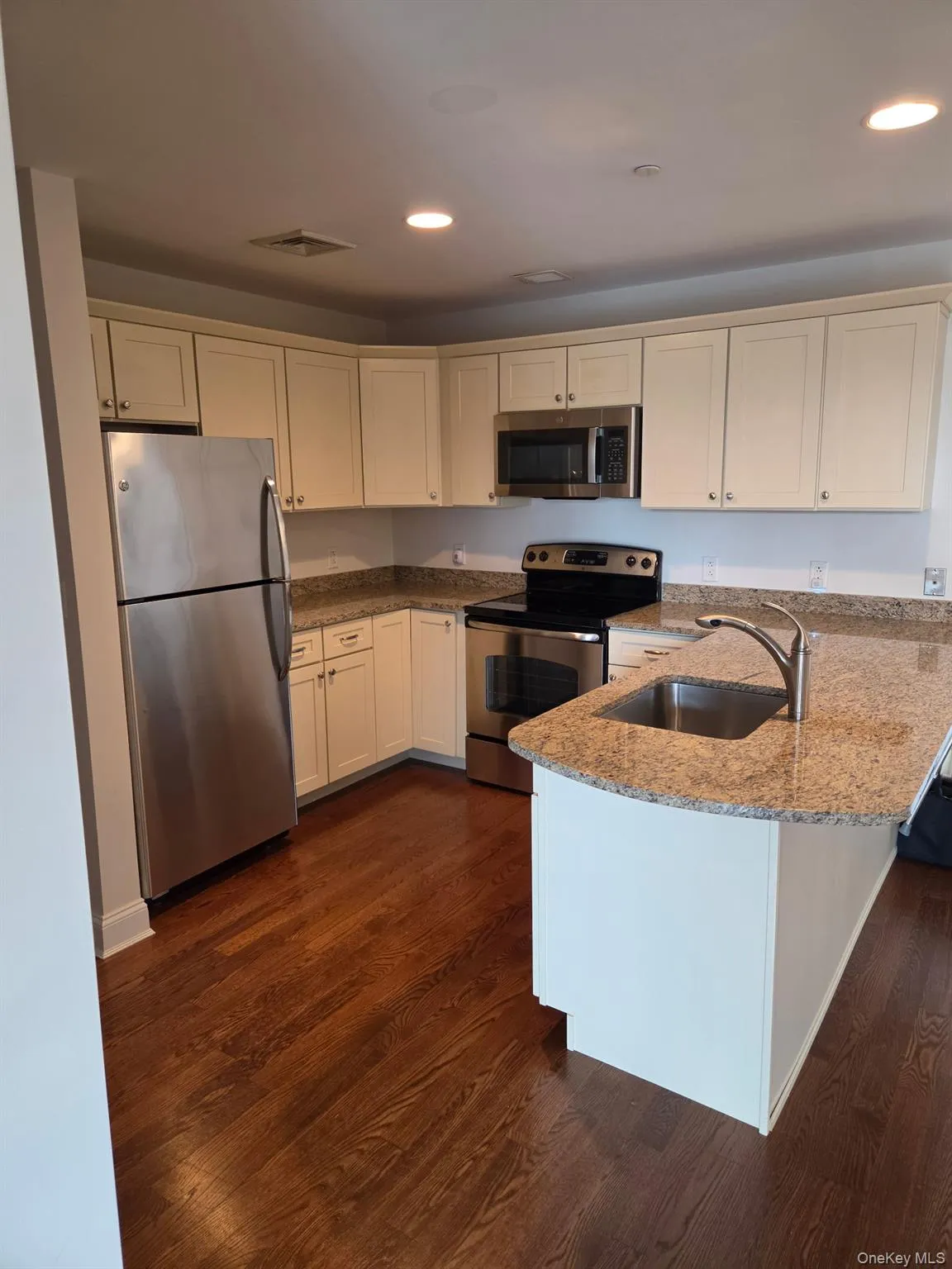 191 7th Street, Hempstead, NY, 1 Bedroom Bedrooms, 3 Room Rooms,1 BathroomBathrooms,Residential Lease,For Rent,7th,0,1049837 191 7th Street, Hempstead, NY, 1 Bedroom Bedrooms, 3 Room Rooms,1 BathroomBathrooms,Residential Lease,For Rent,7th,0,1049837