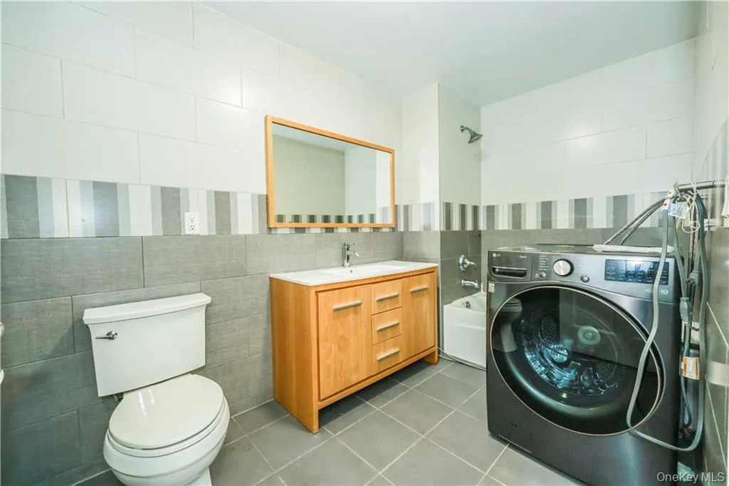 2517 Voorhies Avenue, New York, NY, 2 Bedrooms Bedrooms, 5 Rooms Rooms,2 BathroomsBathrooms,Residential,For Rent,Voorhies,0,1049838 2517 Voorhies Avenue, New York, NY, 2 Bedrooms Bedrooms, 5 Rooms Rooms,2 BathroomsBathrooms,Residential,For Rent,Voorhies,0,1049838