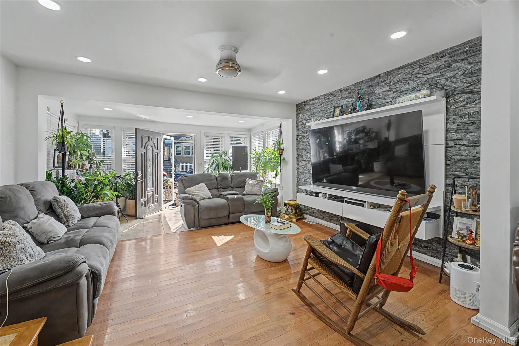 11518 147th Street, New York, NY, 3 Bedrooms Bedrooms, 6 Rooms Rooms,2 BathroomsBathrooms,Residential,For Rent,147th,0,1049840 11518 147th Street, New York, NY, 3 Bedrooms Bedrooms, 6 Rooms Rooms,2 BathroomsBathrooms,Residential,For Rent,147th,0,1049840