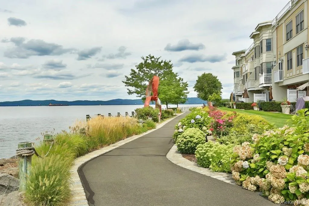 1308 Round Pointe Drive, Haverstraw, NY, 2 Bedrooms Bedrooms, 4 Rooms Rooms,2 BathroomsBathrooms,Residential,For Rent,Round Pointe,0,1049846 1308 Round Pointe Drive, Haverstraw, NY, 2 Bedrooms Bedrooms, 4 Rooms Rooms,2 BathroomsBathrooms,Residential,For Rent,Round Pointe,0,1049846