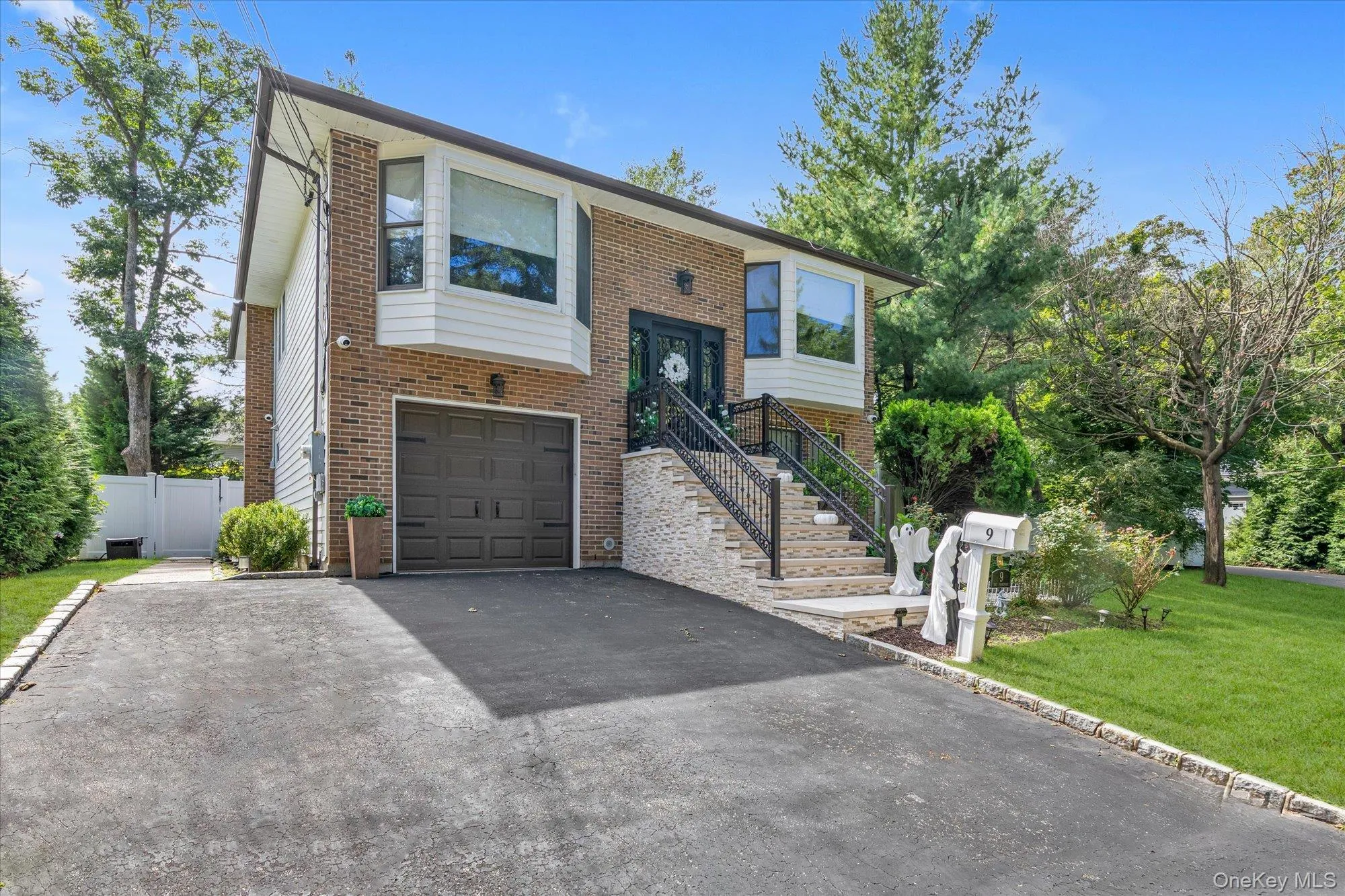 Quiet interior location on oversized lot. Quiet interior location on oversized lot.