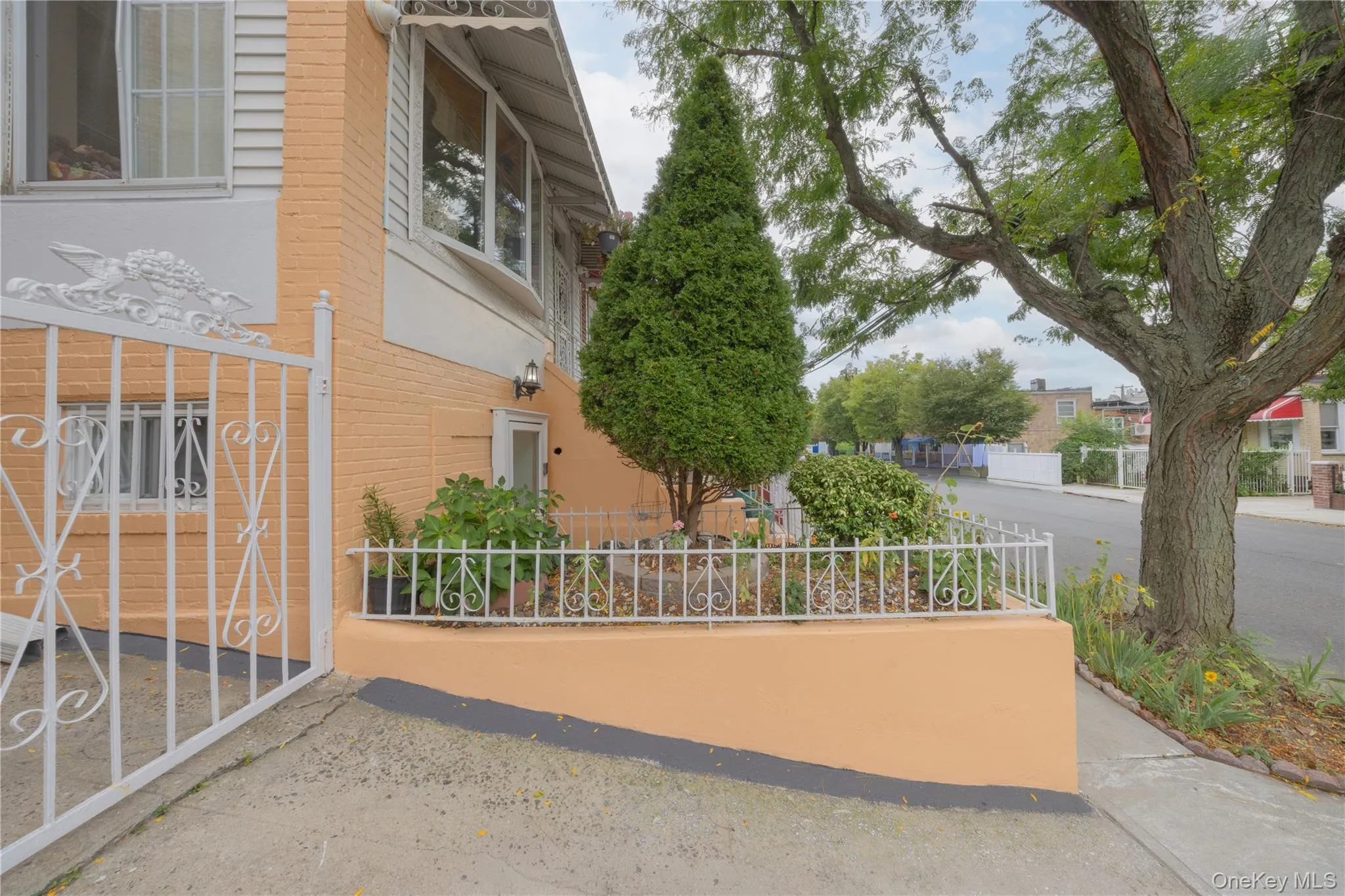 3214 Fenton Avenue, New York, NY, 3 Bedrooms Bedrooms, 10 Rooms Rooms,3 BathroomsBathrooms,Residential,For Rent,Fenton,0,1049863 3214 Fenton Avenue, New York, NY, 3 Bedrooms Bedrooms, 10 Rooms Rooms,3 BathroomsBathrooms,Residential,For Rent,Fenton,0,1049863