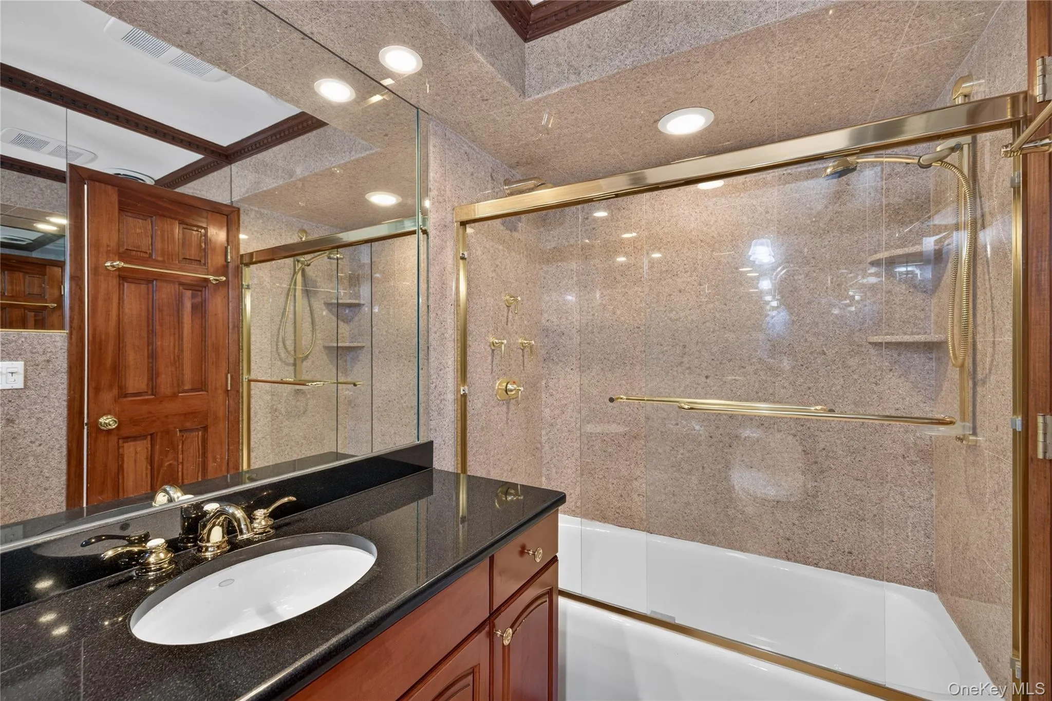 2 Centershore Road, Huntington, NY, 7 Bedrooms Bedrooms, 14 Rooms Rooms,5 BathroomsBathrooms,Residential,For Rent,Centershore,0,1049872 2 Centershore Road, Huntington, NY, 7 Bedrooms Bedrooms, 14 Rooms Rooms,5 BathroomsBathrooms,Residential,For Rent,Centershore,0,1049872