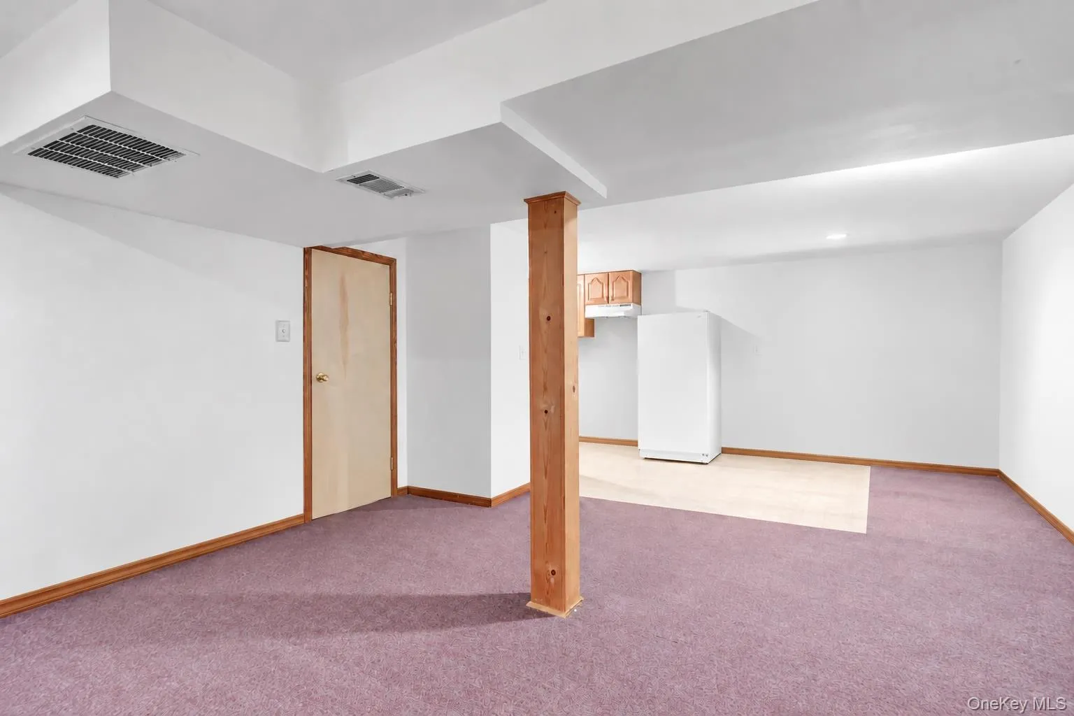 GIFT: Additional basement now shown. lot's of space and storage. Utilities, etc. Virtuall decluttered GIFT: Additional basement now shown. lot's of space and storage. Utilities, etc. Virtuall decluttered