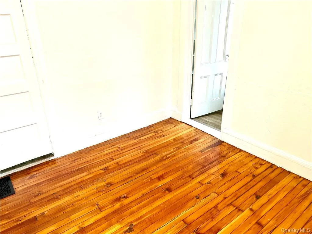 1 Dewitt Street, Middletown, NY, 3 Bedrooms Bedrooms, 6 Rooms Rooms,1 BathroomBathrooms,Residential Lease,For Rent,Dewitt,0,1049889 1 Dewitt Street, Middletown, NY, 3 Bedrooms Bedrooms, 6 Rooms Rooms,1 BathroomBathrooms,Residential Lease,For Rent,Dewitt,0,1049889
