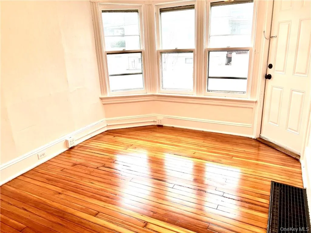 1 Dewitt Street, Middletown, NY, 3 Bedrooms Bedrooms, 6 Rooms Rooms,1 BathroomBathrooms,Residential Lease,For Rent,Dewitt,0,1049889 1 Dewitt Street, Middletown, NY, 3 Bedrooms Bedrooms, 6 Rooms Rooms,1 BathroomBathrooms,Residential Lease,For Rent,Dewitt,0,1049889